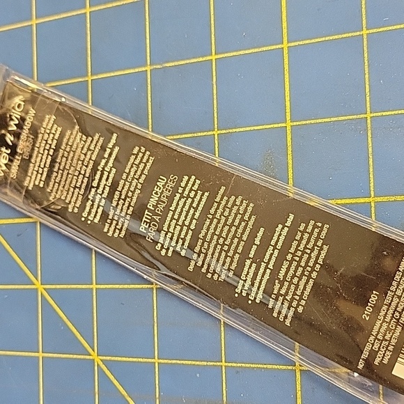 Wet n Wild Eyeshadow 6" Pink Tip Brush White Handle New In Package - Picture 2 of 2